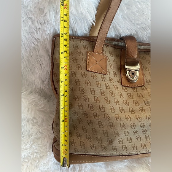 Dooney & Bourke Signature DB Tan Brown Shoulder Shoulder And Coin Purse - Picture 7 of 15